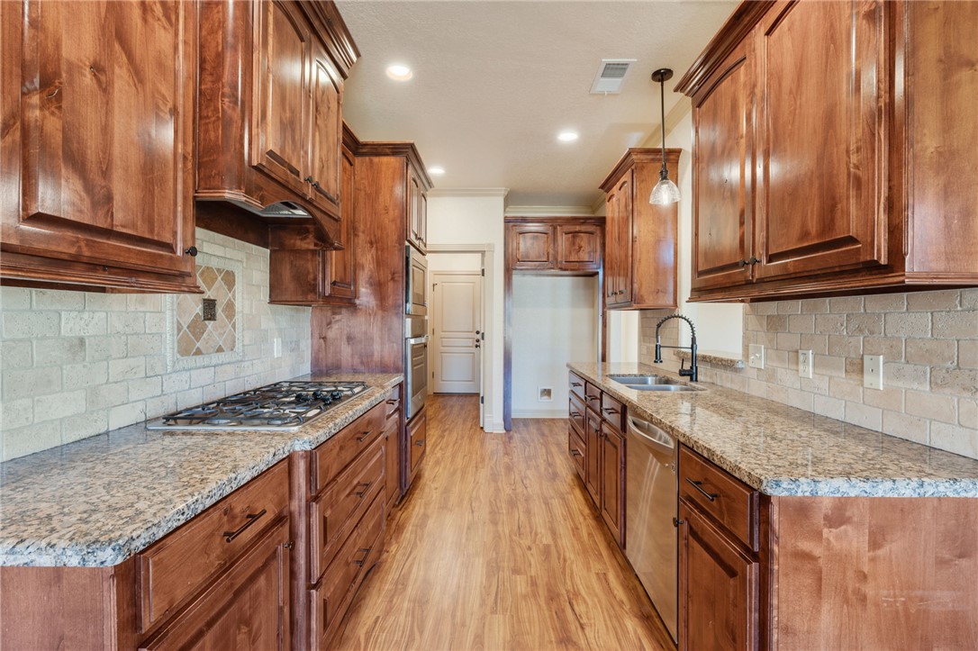 2708 Hickory Court Bryan, TX 77808 - Photo 4 of 21