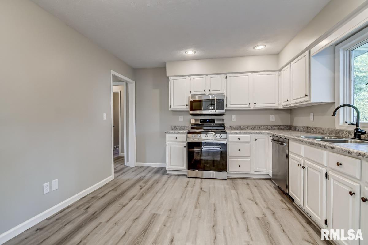 14532 Frontier Drive Athens, IL 62613 - Photo 12 of 32 Gallery Image 12