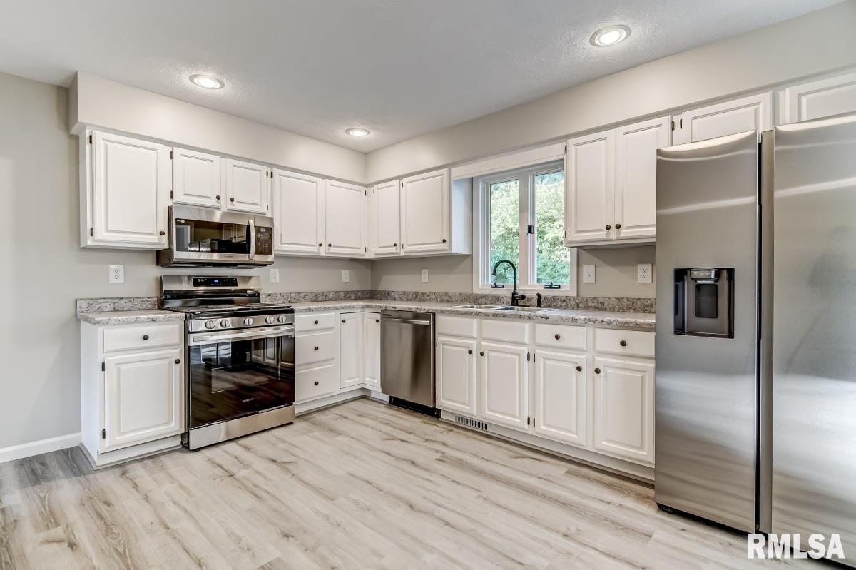 14532 Frontier Drive Athens, IL 62613 - Photo 13 of 32 Gallery Image 13
