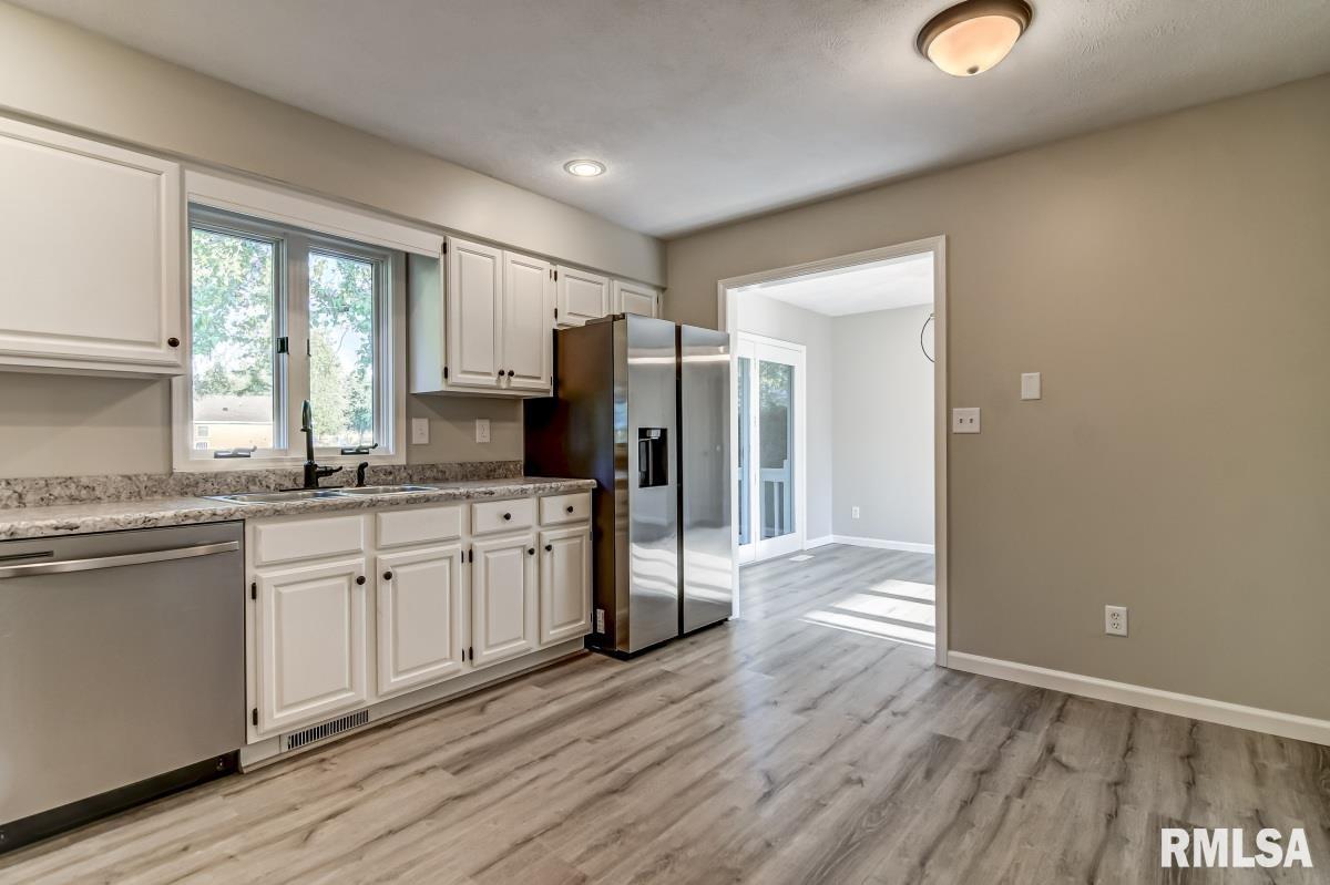 14532 Frontier Drive Athens, IL 62613 - Photo 15 of 32 Gallery Image 15