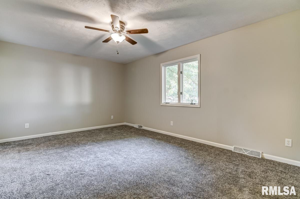 14532 Frontier Drive Athens, IL 62613 - Photo 17 of 32 Gallery Image 17