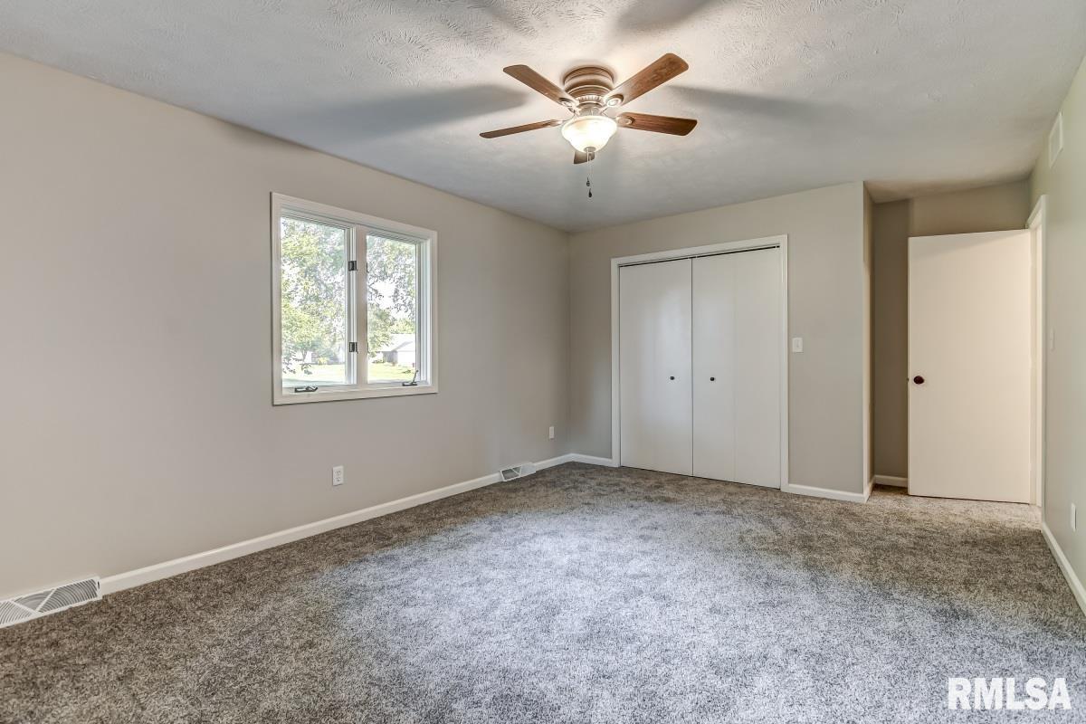 14532 Frontier Drive Athens, IL 62613 - Photo 18 of 32 Gallery Image 18