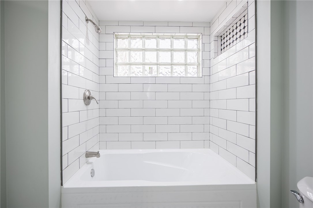 260 Point Pleasant Road Irondequoit, NY 14622 - Photo 15 of 49 1st floor full bath with deep tub and shower