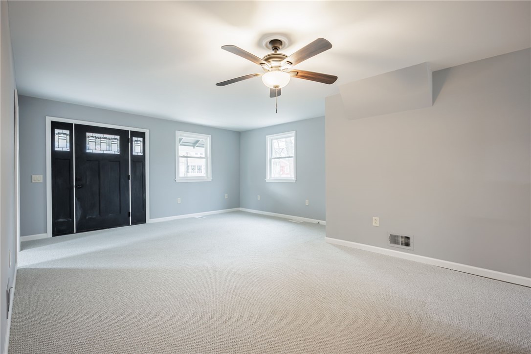 260 Point Pleasant Road Irondequoit, NY 14622 - Photo 17 of 49 Living Room