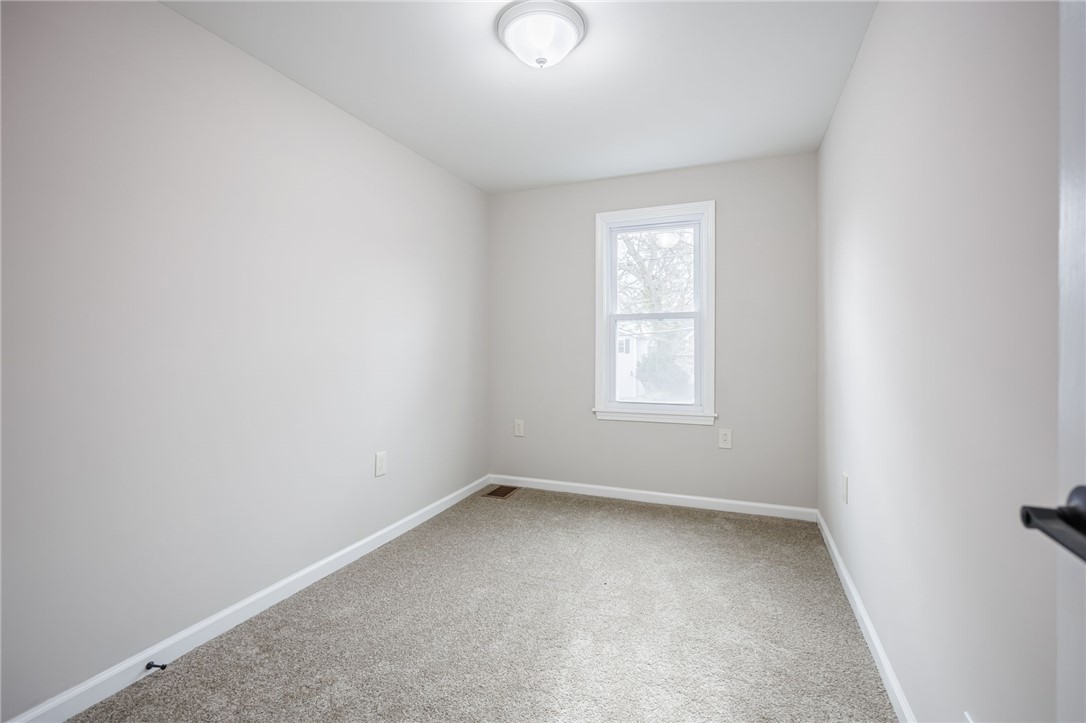260 Point Pleasant Road Irondequoit, NY 14622 - Photo 33 of 49 2nd bedroom