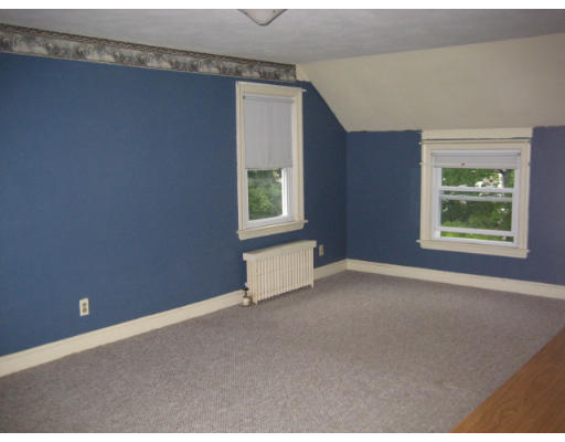 194 Dayton Street Springfield, MA 01118 - Photo 13 of 20 an empty room with windows