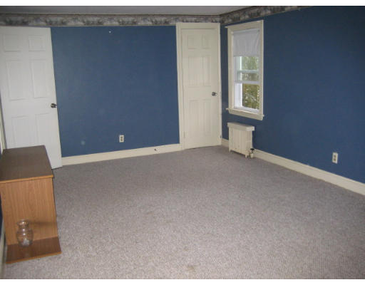194 Dayton Street Springfield, MA 01118 - Photo 14 of 20 an empty room with windows