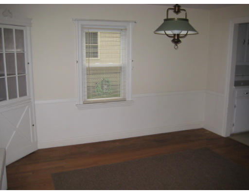 194 Dayton Street Springfield, MA 01118 - Photo 7 of 20 an empty room with a window