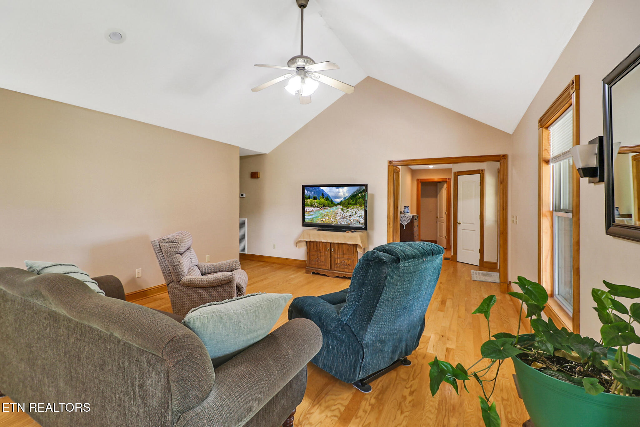 3426 Rugby Pike Jamestown, TN 38556 - Photo 12 of 46 LR