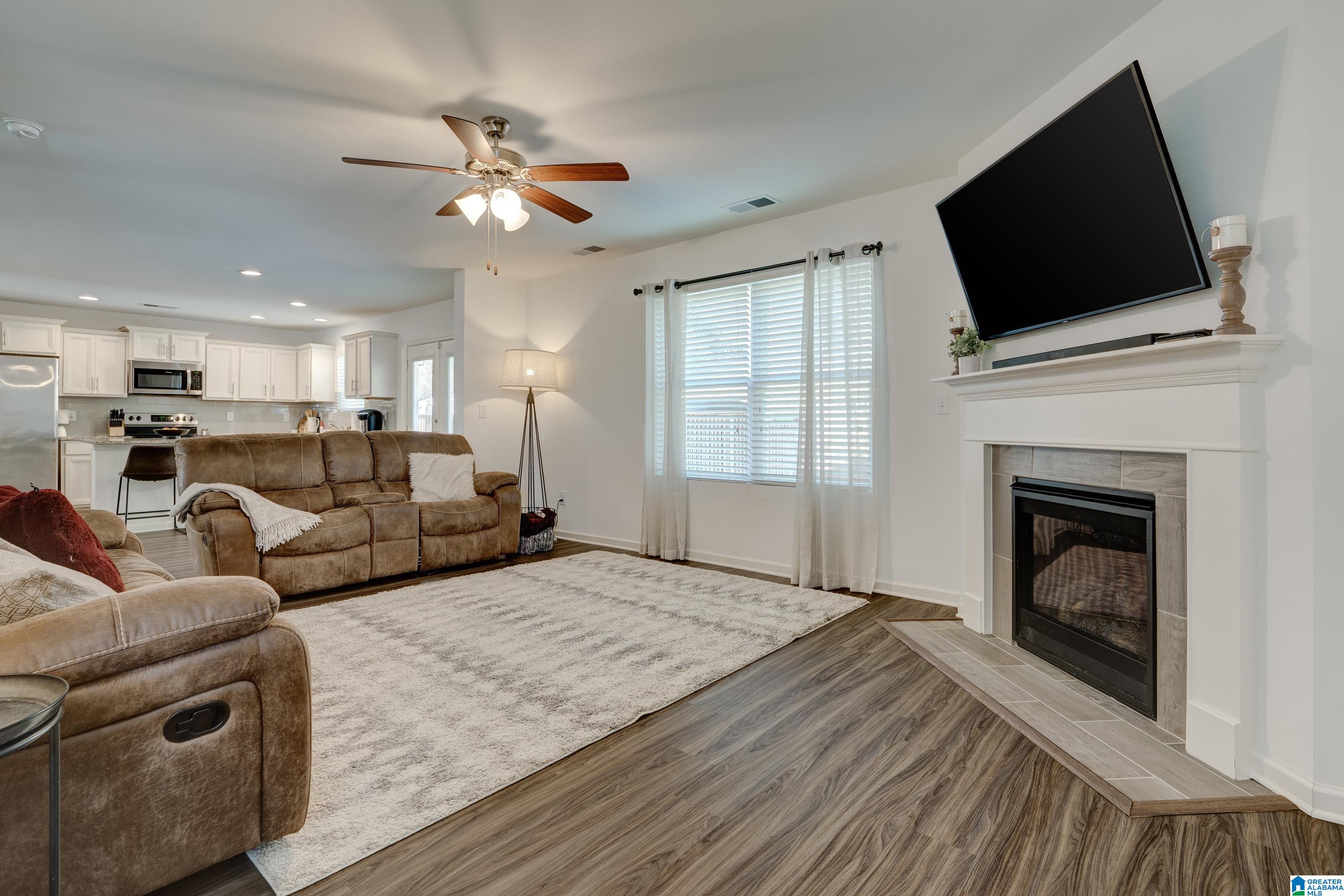 944 Valley Circle Leeds, AL 35094 - Photo 10 of 32