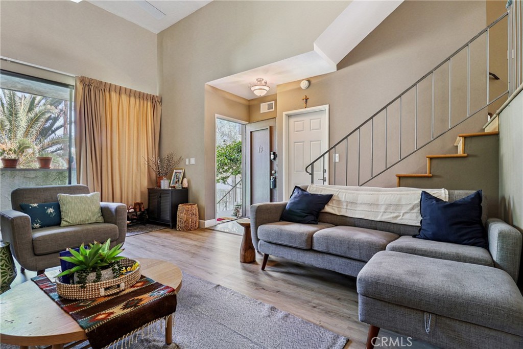 1832 Oak Tree Drive, Unit 13 Los Angeles, CA 90041 - Photo 3 of 38 Living Room