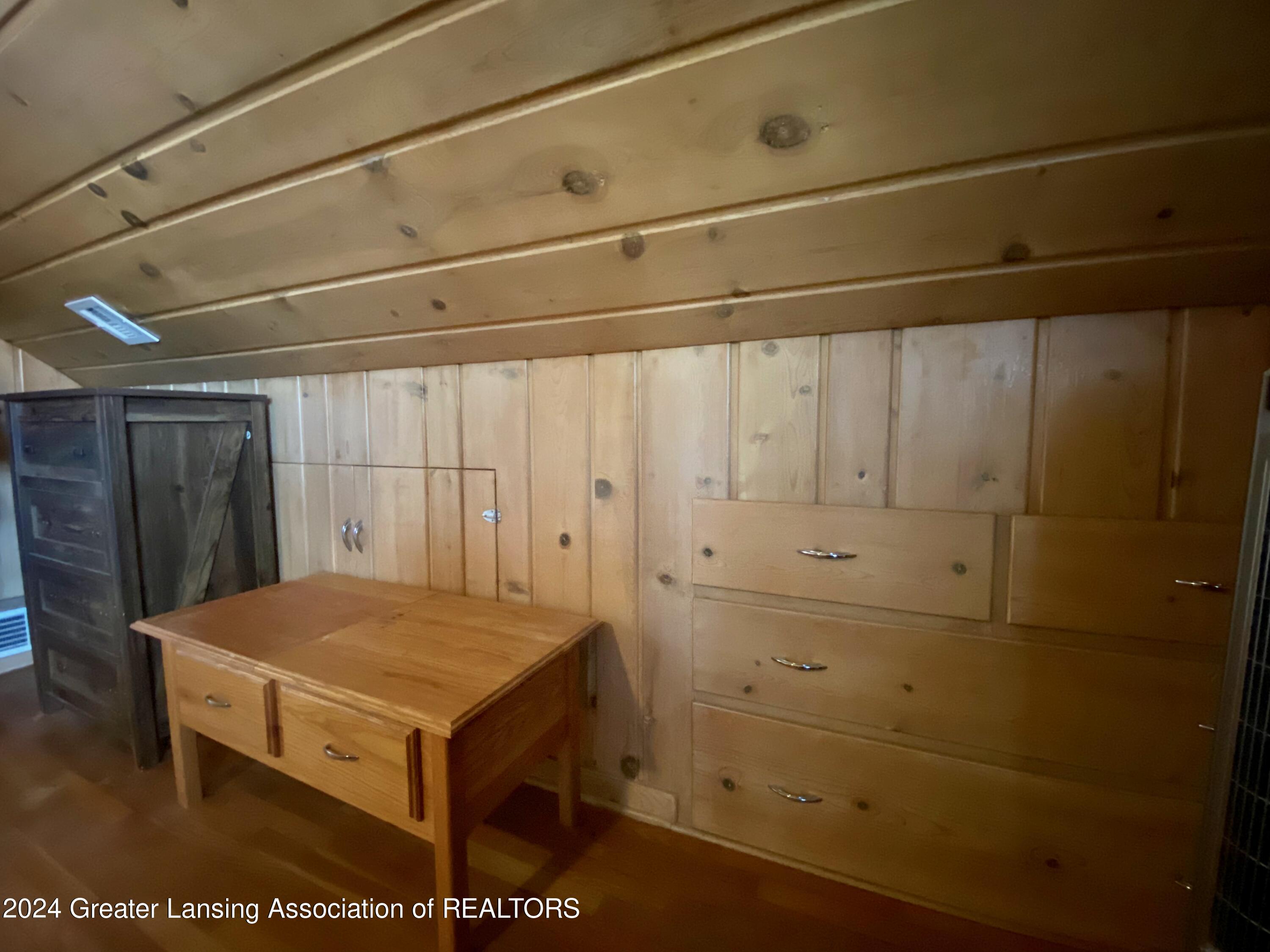 2820 Lehman Road Dewitt, MI 48820 - Photo 33 of 47 built ins