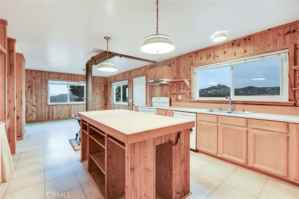 6750 Rainbow Heights Road Fallbrook, CA 92028 - Photo 20 of 64 Kitchen