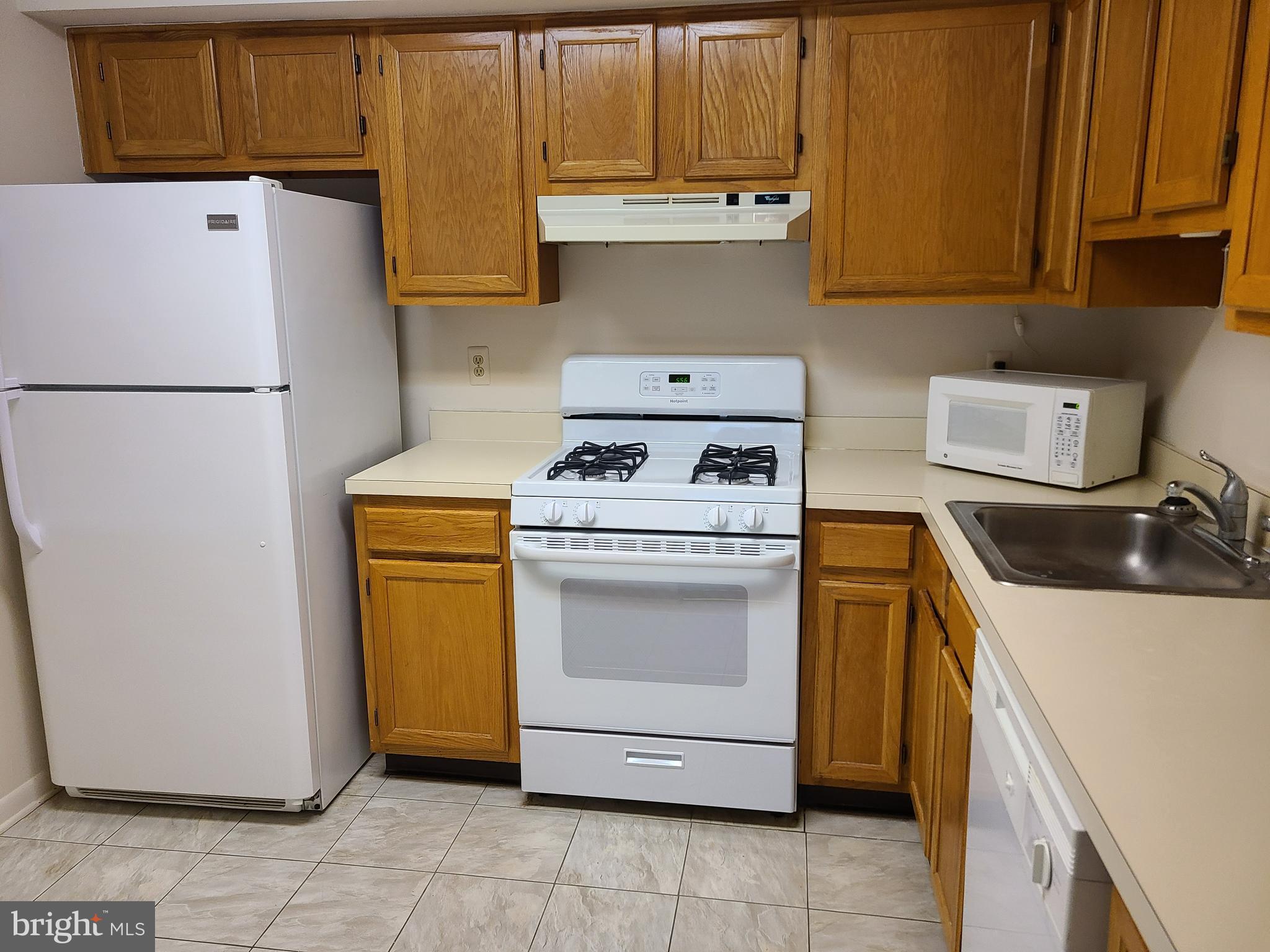 308 Trinity Court, Unit 11 Princeton, NJ 08540 - Photo 4 of 7 a kitchen with a stove top oven and cabinets