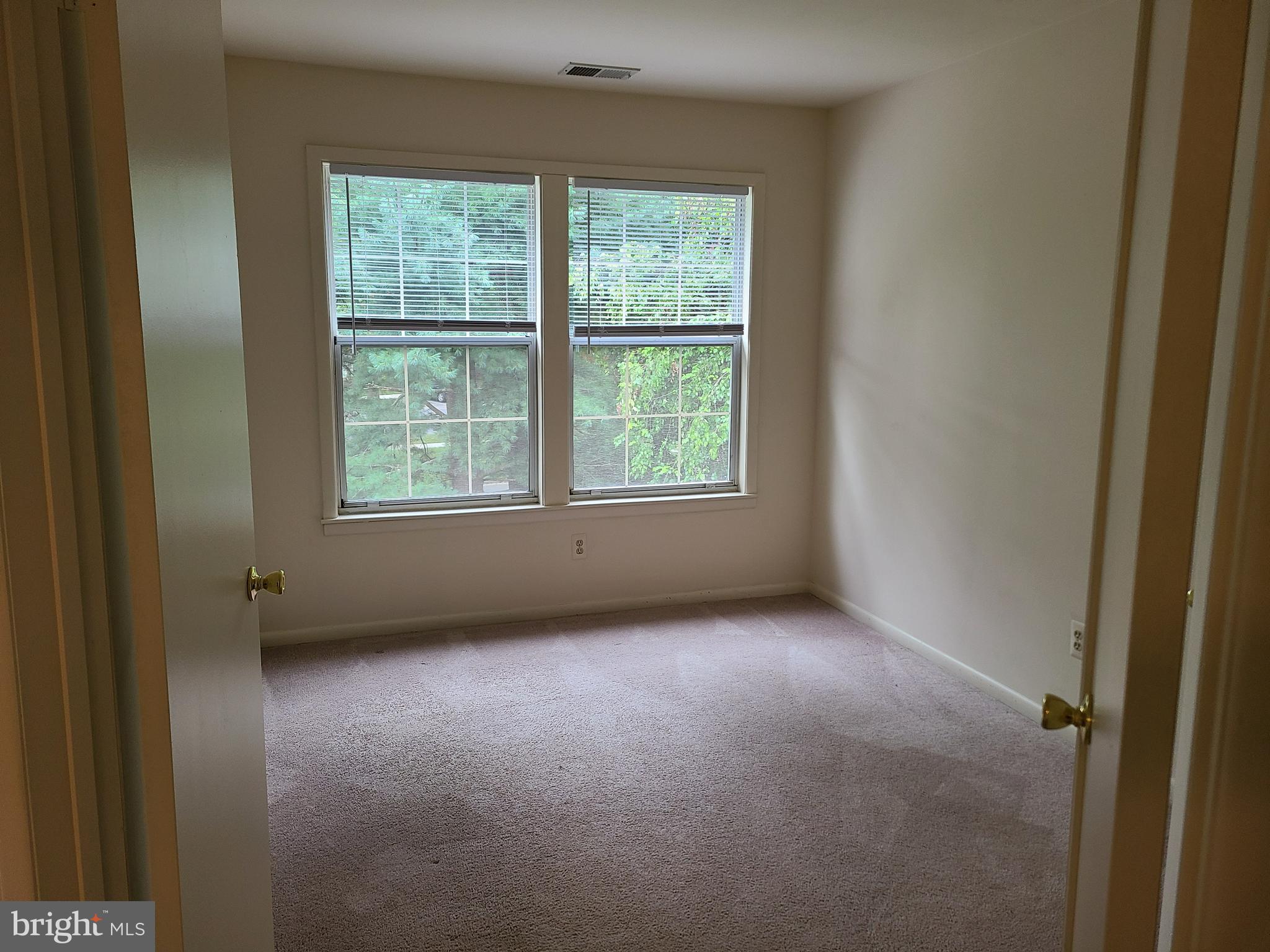 308 Trinity Court, Unit 11 Princeton, NJ 08540 - Photo 5 of 7 an empty room with a window