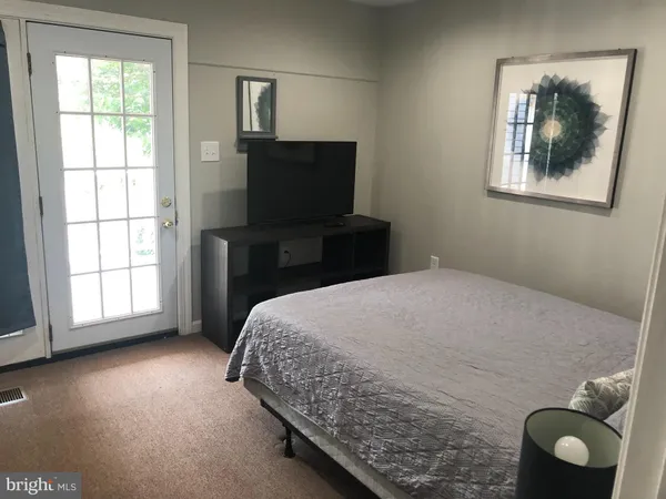 $1,600 | 304 South Braddock Street, Winchester, VA 22601