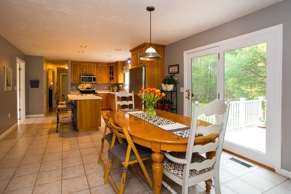 28 Huckleberry Road Hopkinton, MA 01748 - Photo 9 of 29 Gallery Image 9