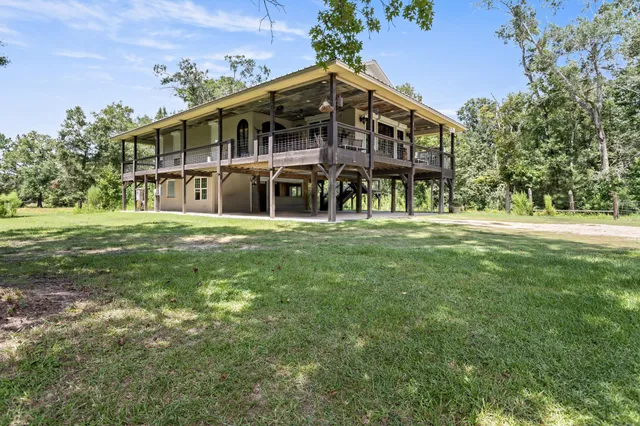 a view of a house with a big yard