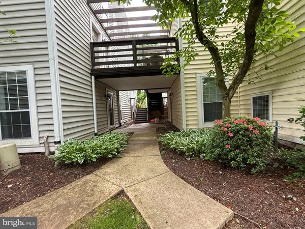 $2,250 | 10114 Oakton Terrace Road, Oakton, VA 22124