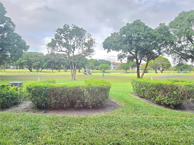 $1,650 | 300 Southwest 130th Terrace, Unit 113B, Pembroke Pines, FL 33027