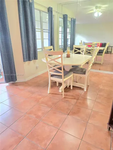 $1,650 | 300 Southwest 130th Terrace, Unit 113B, Pembroke Pines, FL 33027