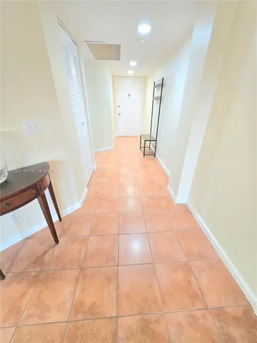 $1,650 | 300 Southwest 130th Terrace, Unit 113B, Pembroke Pines, FL 33027