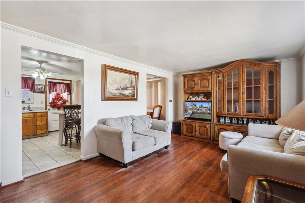 638 Friday Road Pittsburgh, PA 15209 - Photo 3 of 30 Gallery Image 3
