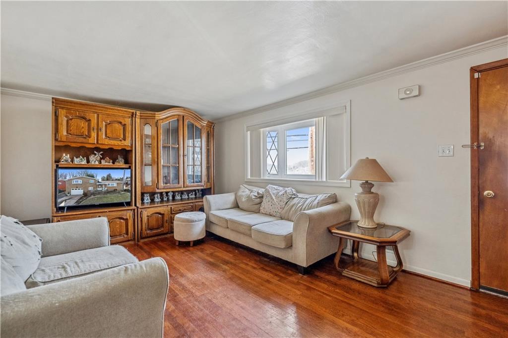 638 Friday Road Pittsburgh, PA 15209 - Photo 4 of 30 Gallery Image 4