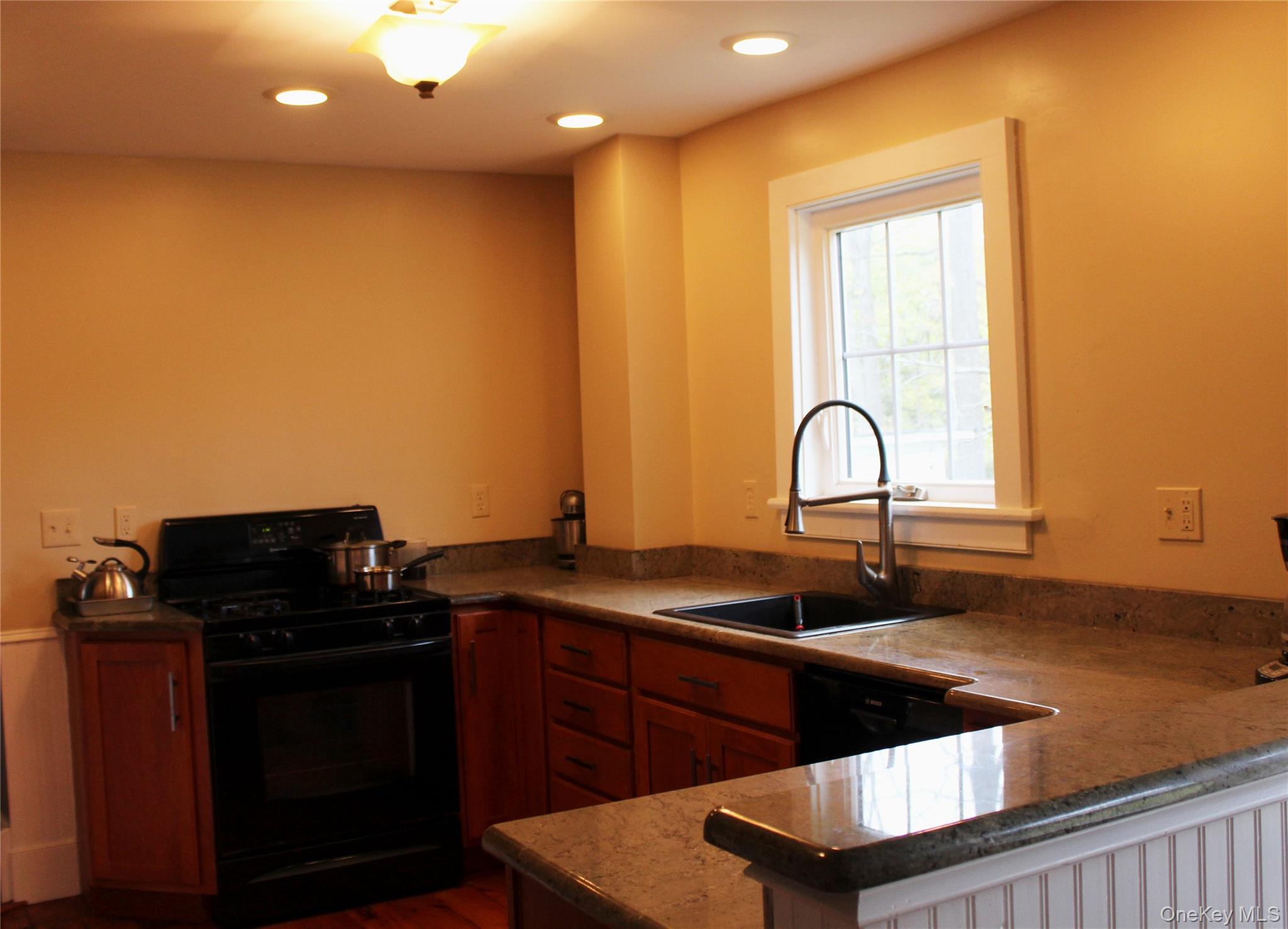 244 Lippincott Road Wallkill, NY 12589 - Photo 5 of 26 Gallery Image 5