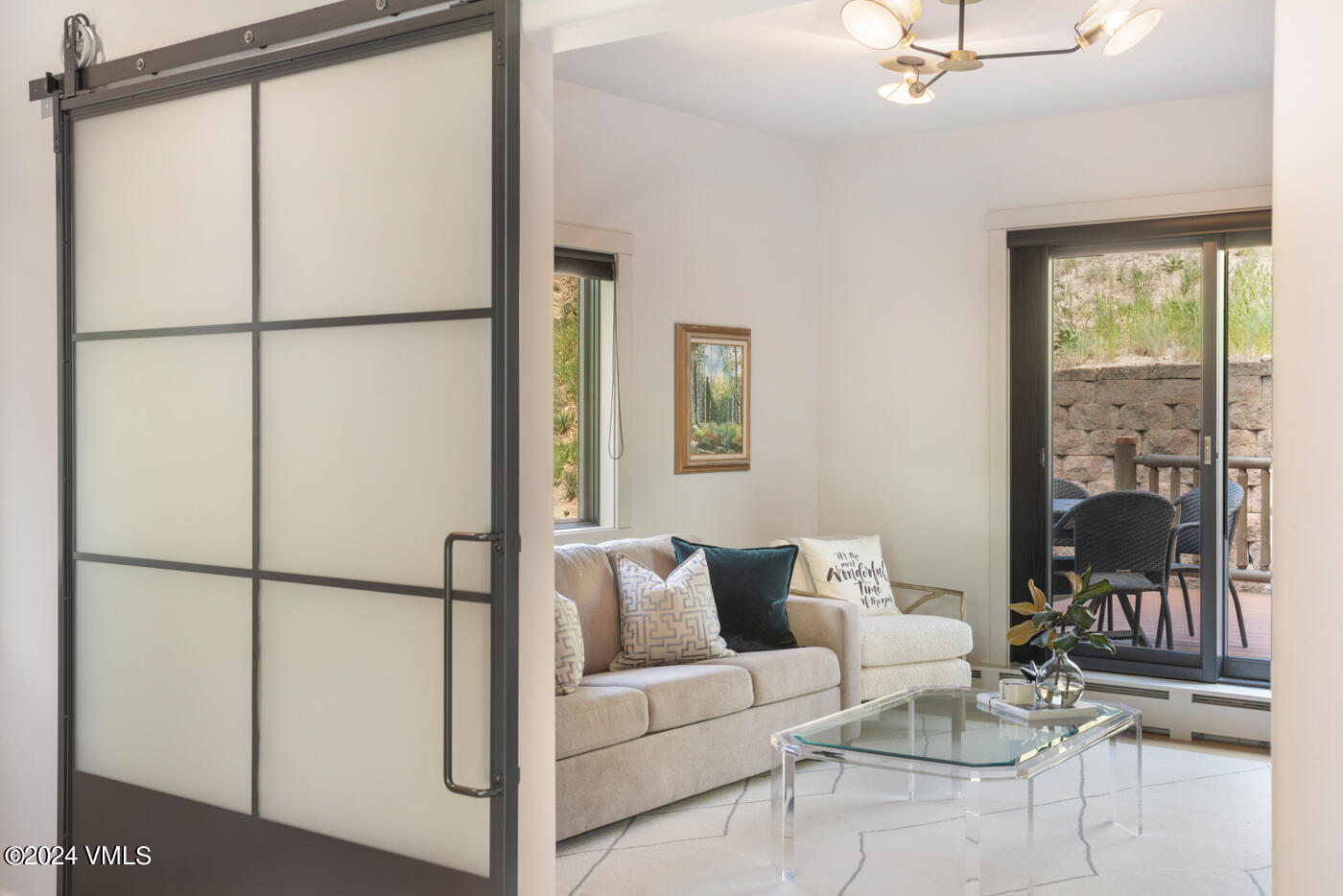 92 Knudson Ranch Road Edwards, CO 81632 - Photo 19 of 37 a living room with furniture