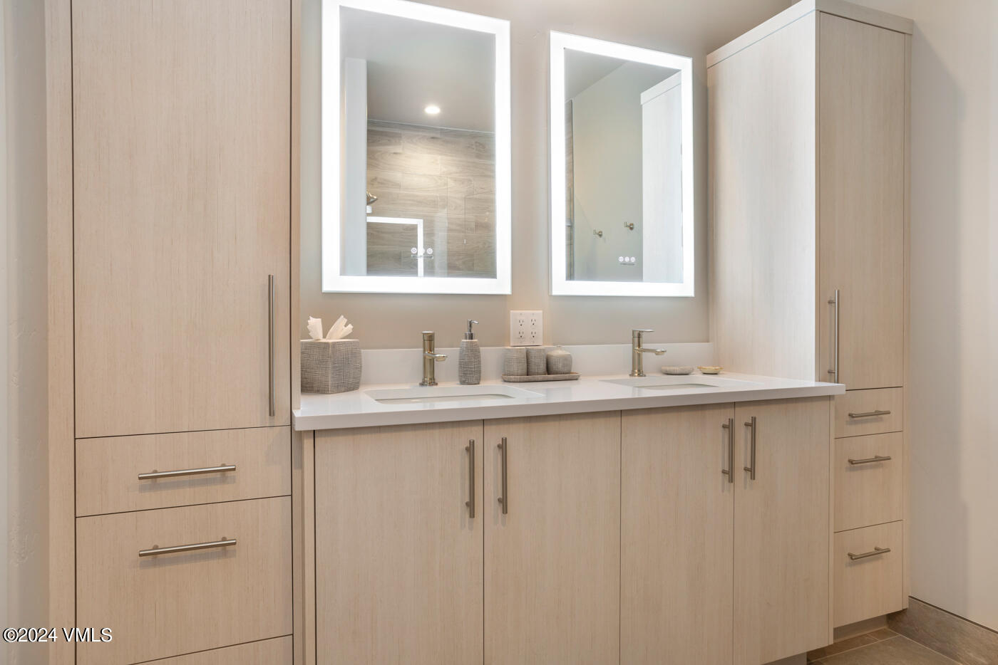 92 Knudson Ranch Road Edwards, CO 81632 - Photo 34 of 37 a bathroom with a sink and a mirror