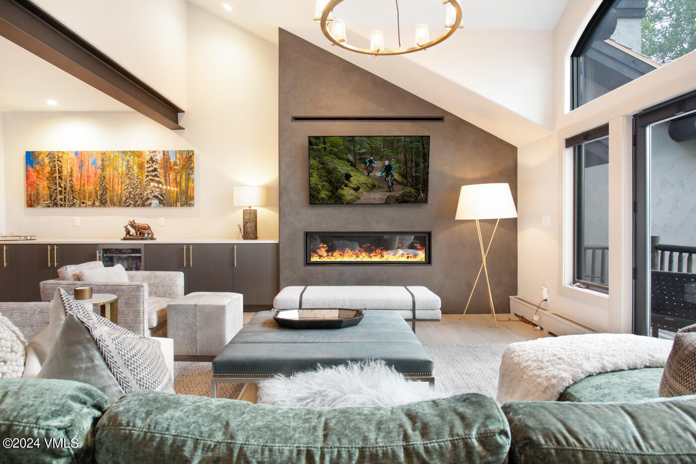 92 Knudson Ranch Road Edwards, CO 81632 - Photo 7 of 37 a living room with furniture and a lamp