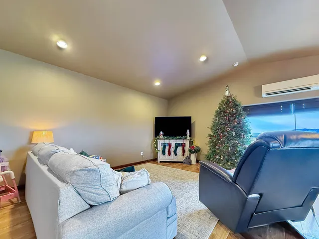 $975,000 | 1030 Tempest Lane, Viola, ID 83872