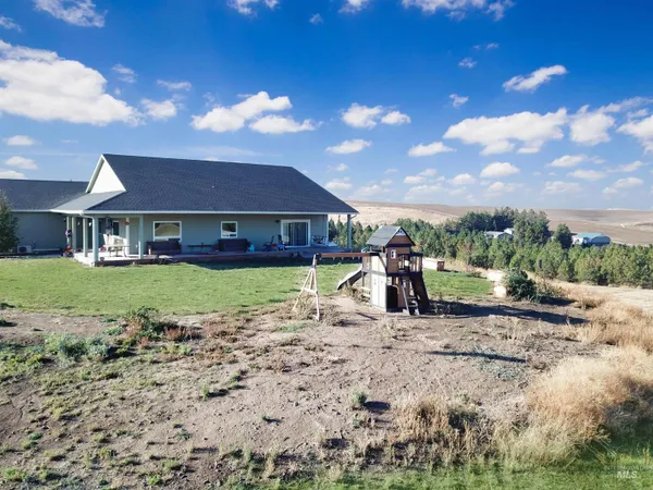 $925,000 | 1030 Tempest Lane, Viola, ID 83872
