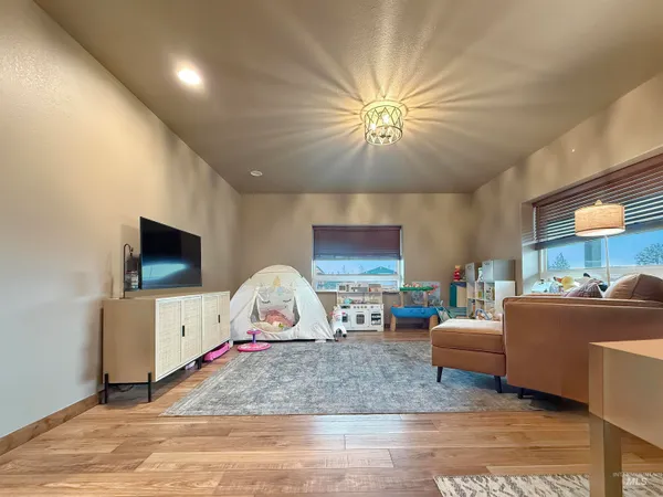 $925,000 | 1030 Tempest Lane, Viola, ID 83872