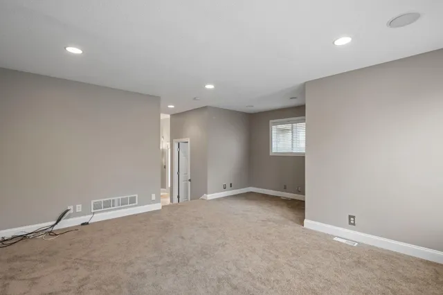 $5,000 | 517 River Street, Minneapolis, MN 55401