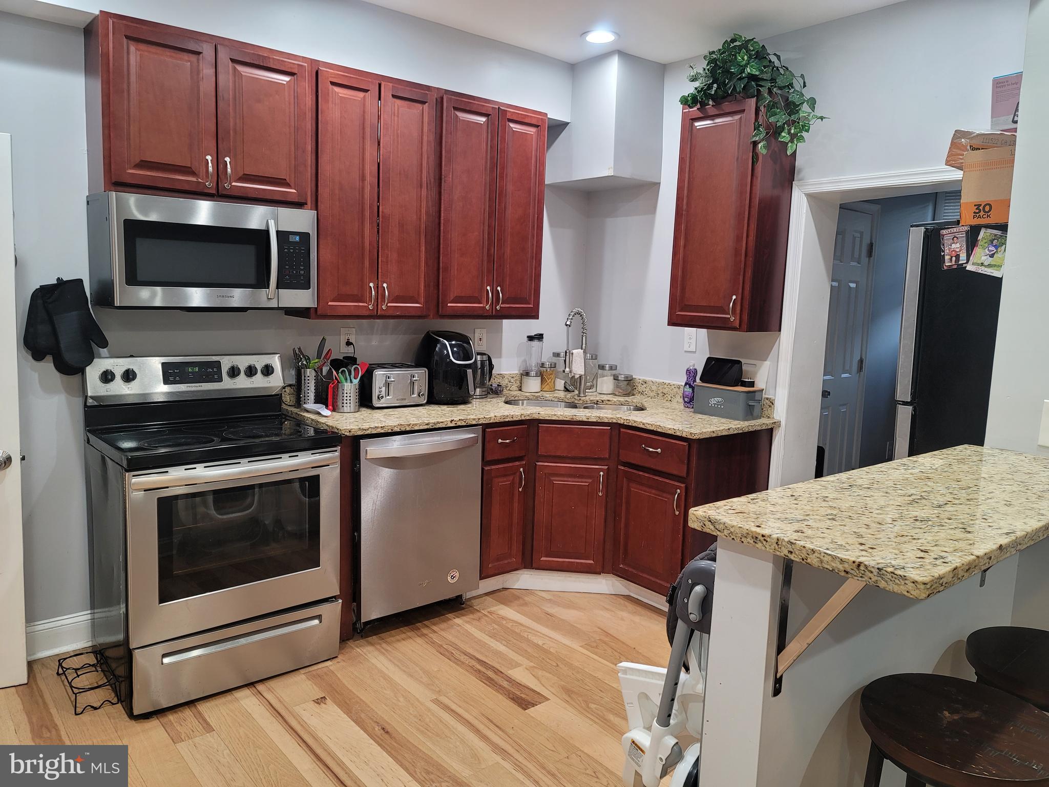 630 Wicklow Road Baltimore, MD 21229 - Photo 3 of 28 Kitchen