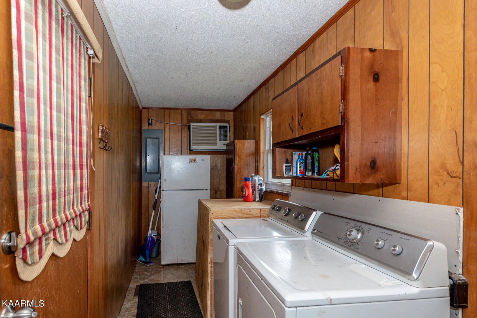 1399 Niles Ferry Road Greenback, TN 37742 - Photo 5 of 28 a kitchen with a refrigerator and a sink