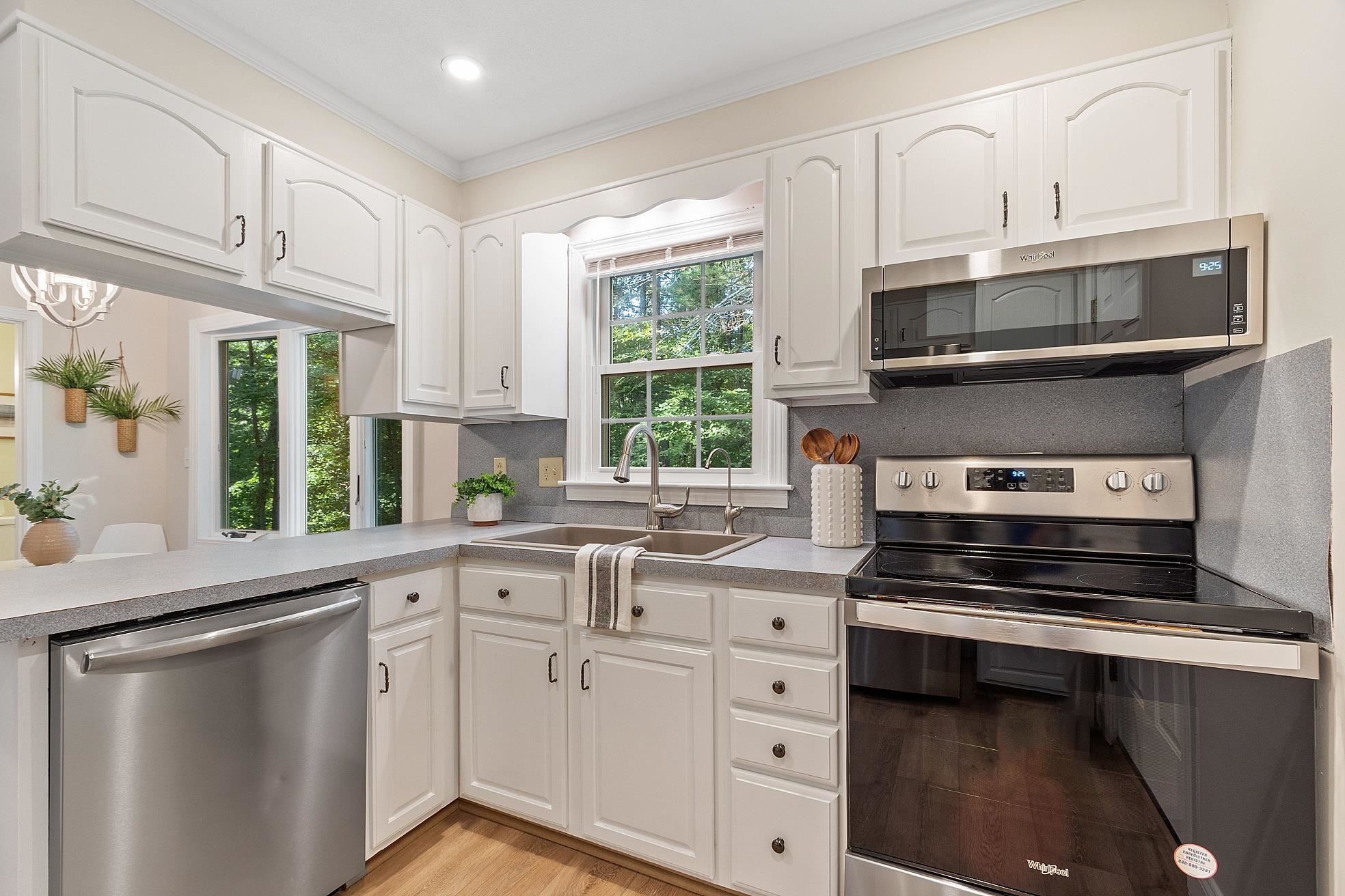 51 Perkins Road Londonderry, NH 03053 - Photo 3 of 39 Gallery Image 3