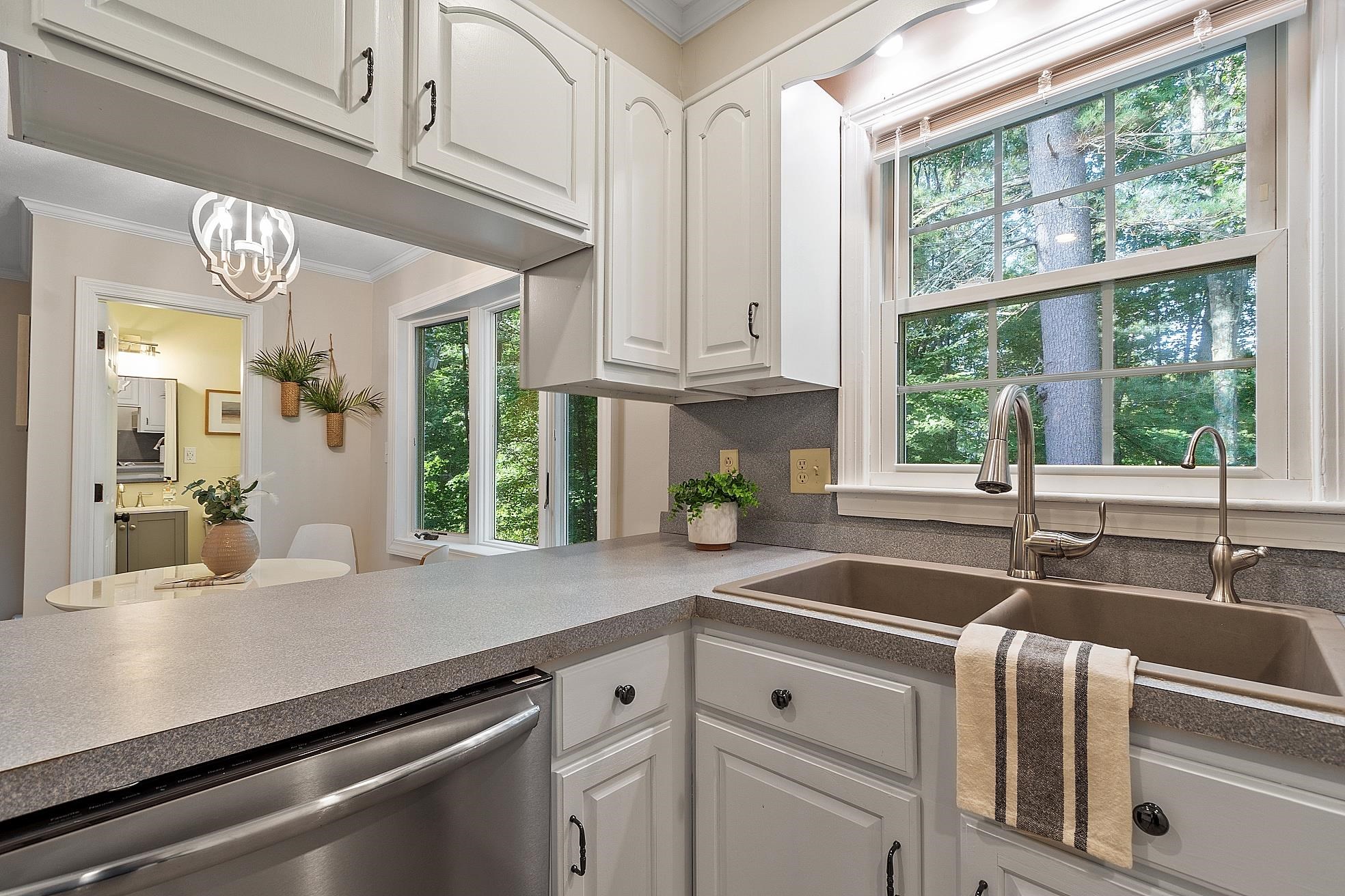 51 Perkins Road Londonderry, NH 03053 - Photo 4 of 39 Gallery Image 4
