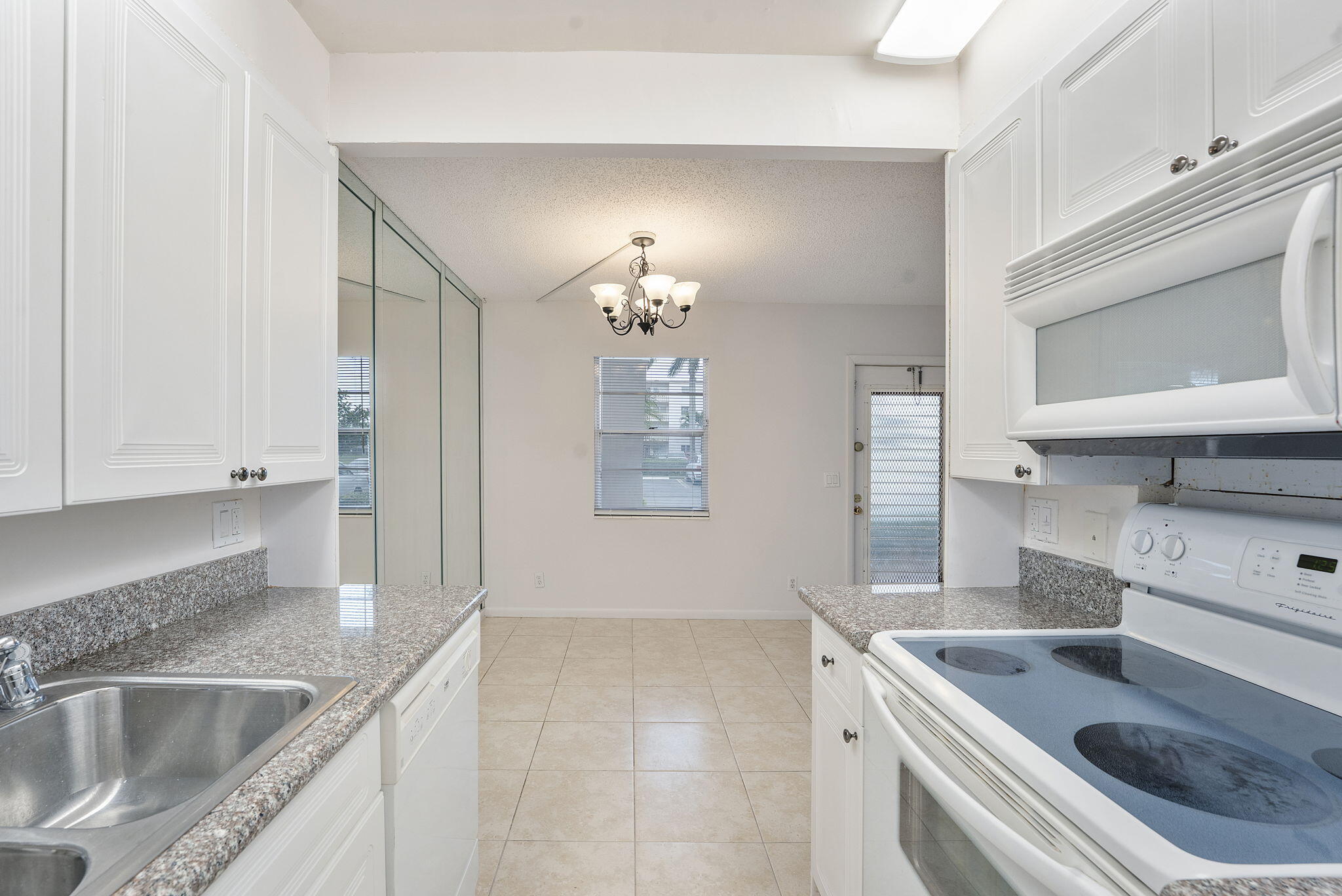 1071 Guildford East Boca Raton, FL 33434 - Photo 11 of 26 Kitchen
