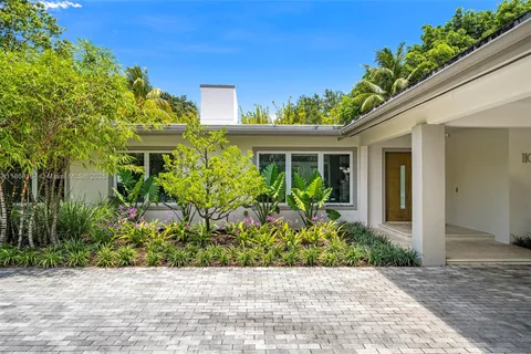 $3,475,000 | 11001 Southwest 64th Avenue, Pinecrest, FL 33156