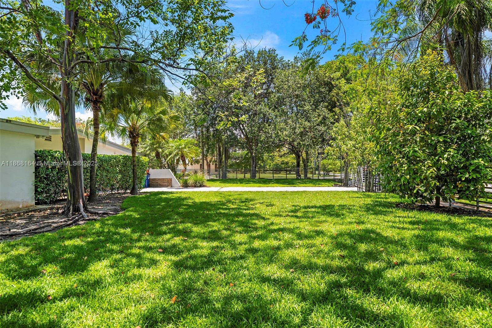 11001 Southwest 64th Avenue Pinecrest, FL 33156 - Photo 31 of 37