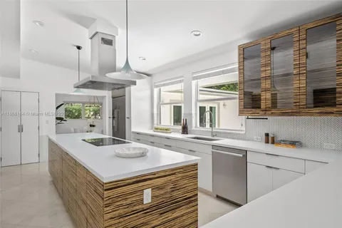 $3,475,000 | 11001 Southwest 64th Avenue, Pinecrest, FL 33156