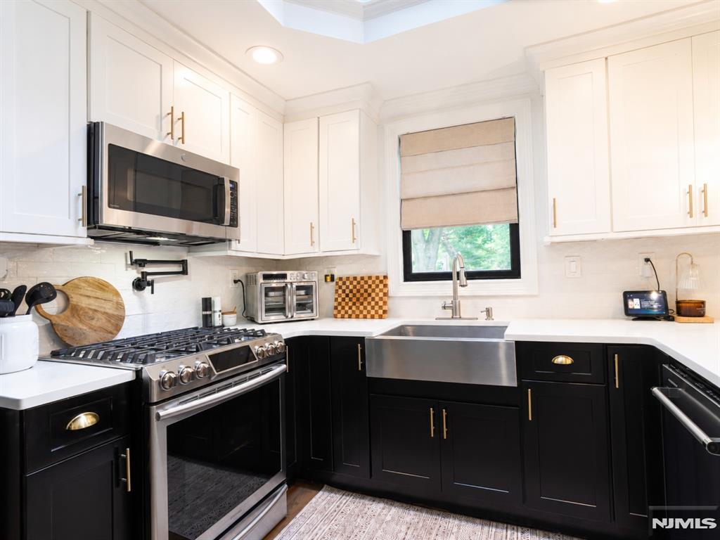 19 Long Avenue Mahwah, NJ 07430 - Photo 9 of 36