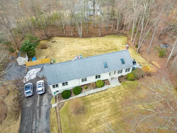 $699,999 | 17 Park Street, Mendon, MA 01756
