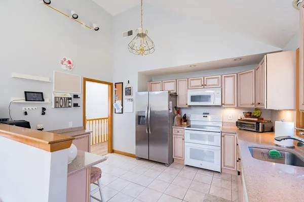 $699,999 | 17 Park Street, Mendon, MA 01756