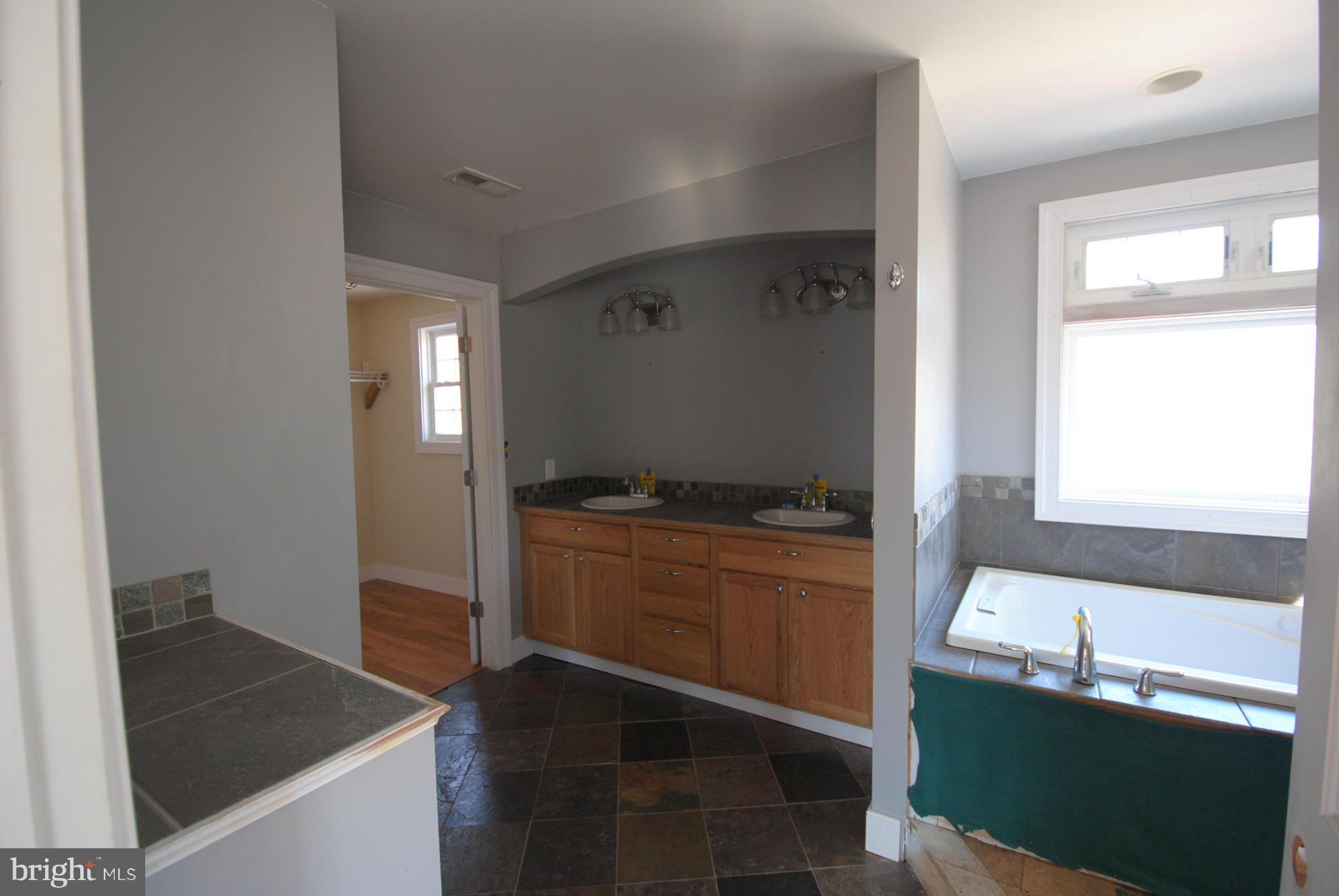 150 Brook View Road Front Royal, VA 22630 - Photo 21 of 28 Bath (Master)