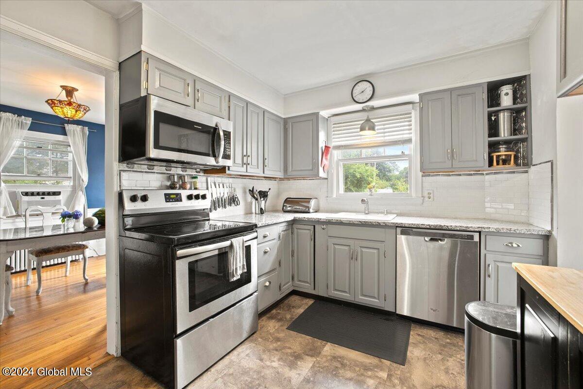 7 Bender Lane Bethlehem, NY 12054 - Photo 5 of 24 09-IMG_0033