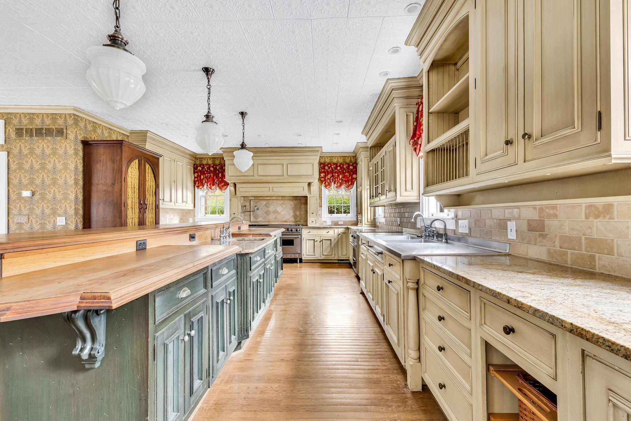 7805 Brill Road Cincinnati, OH 45243 - Photo 70 of 139 70-web-or-mls-7805BrillRoadInt_Hommati10